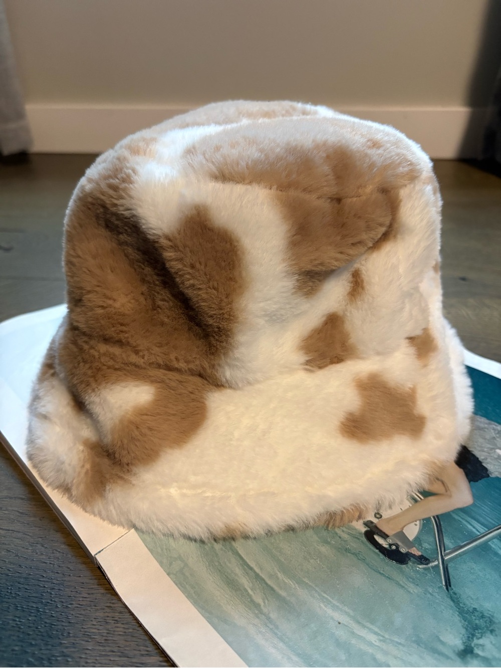 New Urban Outfitters Brown & White Faux Fur Bucket Hat